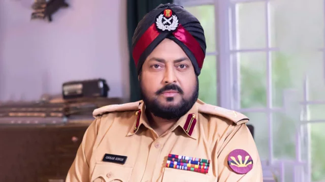 ভারতীয় কর্মকর্তার চরিত্রে ওমর সানী