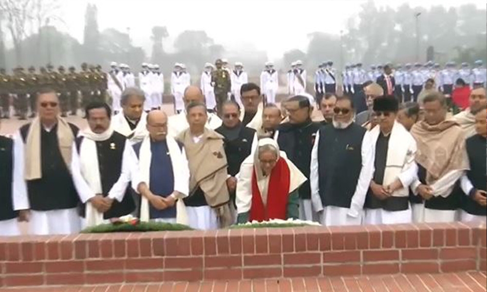 জাতীয় স্মৃতিসৌধে প্রধানমন্ত্রী ও নতুন মন্ত্রিসভার শ্রদ্ধা