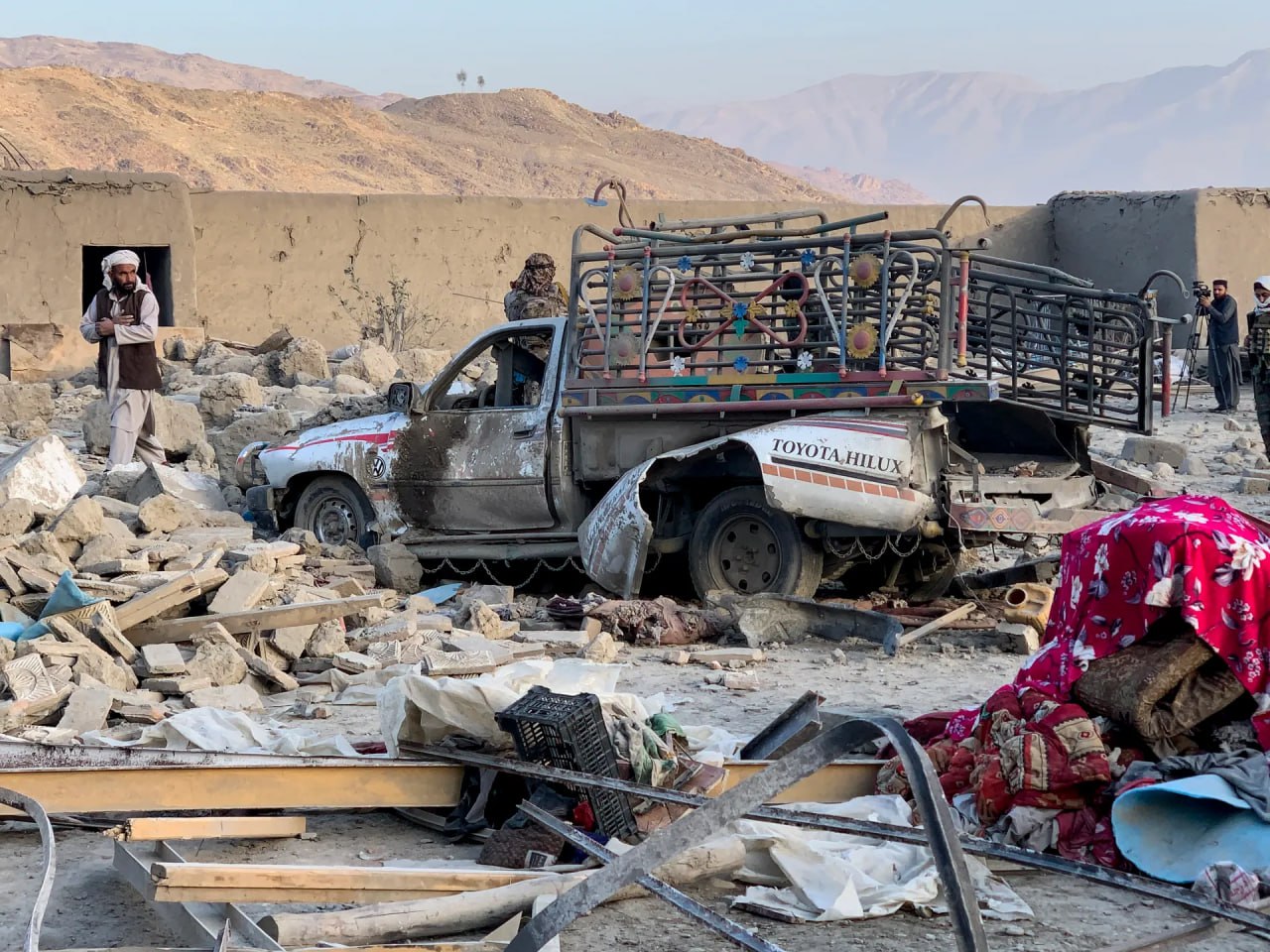 পাকিস্তান আফগানিস্তানের সীমান্তে বিমান ও ড্রোন হামলা চালালো: আন্তর্জাতিক উত্তেজনা বৃদ্ধি