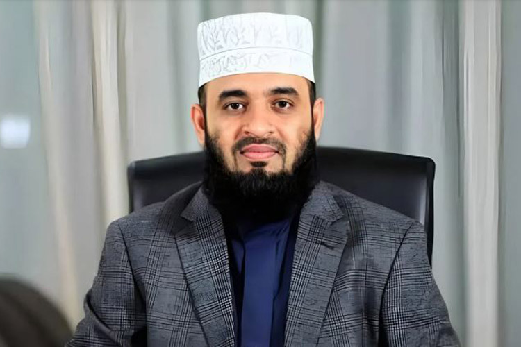 দেশে ফিরেছেন মিজানুর রহমান আজহারী