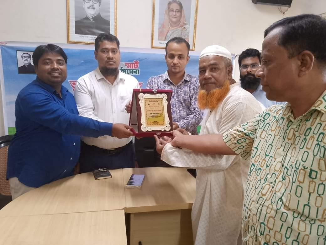 টেকনাফে ভূমিসেবা সপ্তাহে পুরস্কার বিতরণী অনুষ্ঠান ও শ্রেষ্ঠ করদাতাদের সম্মাননা