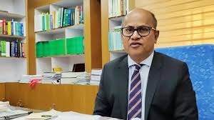 রাষ্ট্রপতির কাছে  অ্যাটর্নি জেনারেল এ এম আমিন উদ্দিনের পদত্যাগ