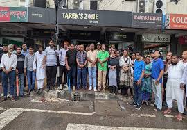 গণভবনের চারপাশে আওয়ামী লীগ নেতাকর্মীদের শক্তিশালী অবস্থান