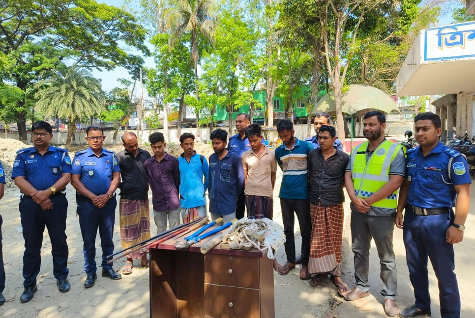 ত্রিশালে ৭ ডাকাত গ্রেফতার