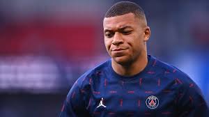 এমবাপ্পের বেতন আটকে পিএসজির সাথে বিবাদ