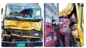 কুমিল্লার সড়ক দুর্ঘটনায় কাভার্ডভ্যানের চালক-হেলপার নিহত
