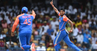 ১৩ বছর অপেক্ষার পর ভারতের ঘরে ফিরে এলো বিশ্বকাপ