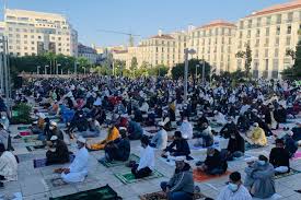 ইউরোপের বৃহত্তম ঈদুল ফিতর জামাত লিসবনে হাজারো মুসল্লির মিলনমেলা