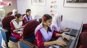 শিক্ষার্থীদের সফল হতে আইসিটি-তে দক্ষ হওয়ার পরামর্শ সচিবের