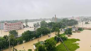 ভারী বৃষ্টিতে কক্সবাজারে লাখ লাখ মানুষ পানিবন্দি