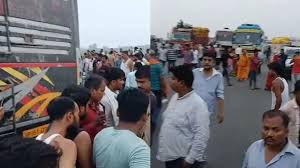 সড়ক দুর্ঘটনায় দ্বিতল বাস ও দুধের ট্যাঙ্কারের সংঘর্ষে ১৮ জন নিহত