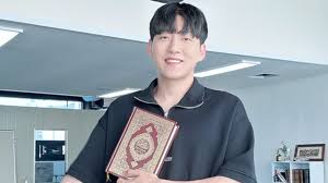 বাংলাদেশি শিক্ষার্থীদের সমর্থনে কোরিয়ান ইউটিউবার দাউদ কিম