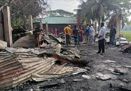 ঈদের রাতে ভয়াবহ অগ্নিকাণ্ডে স্থানীয় আওয়ামী লীগ নেতার বাড়ি পুড়ে ছাই