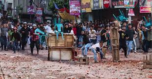 কোটা সংস্কারের দাবিতে সারা দেশে পুলিশের সঙ্গে শিক্ষার্থীদের তীব্র সংঘর্ষ