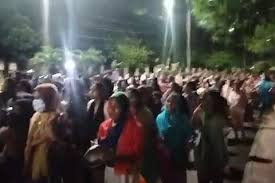 ঢাকা বিশ্ববিদ্যালয়ে তিন ছাত্র লীগ নেতার পদত্যাগ ও বিভিন্ন হলে বিক্ষোভ