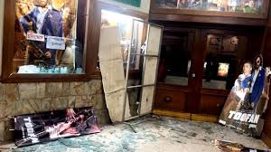 'তুফান' সিনেমার টিকিট নিয়ে মধুমিতা হলে সংঘর্ষ