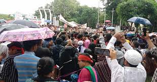 রাজধানীর শহীদ মিনারে শিক্ষার্থীদের বিশাল মিছিল