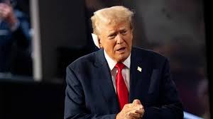 কানে ব্যান্ডেজ নিয়ে রিপাবলিকান সম্মেলনে ট্রাম্প