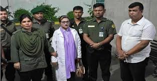 ঢাকা মেডিকেল কলেজ হাসপাতালে নারীকে চিকিৎসক পরিচয়ে আটক করা হয়েছে