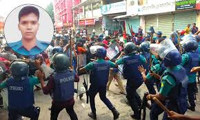 খুলনায় শিক্ষার্থীদের বিক্ষোভের সময় পুলিশের সঙ্গে সংঘর্ষে এক পুলিশ সদস্য নিহত