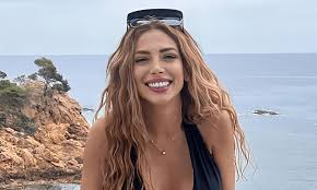 তিউনিসিয়ার জনপ্রিয় ইনফ্লুয়েন্সার ফারহা আল কাধির আকস্মিক মৃত্যু