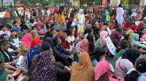 কোটা সংস্কারের দাবিতে দেশজুড়ে সকাল-সন্ধ্যা বাংলা ব্লকেড