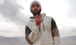 ইরানের জনপ্রিয় গায়ক তোমাজ সালেহির মৃত্যুদণ্ড বাতিল করা হয়েছে