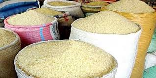 দিনাজপুরে নতুন চালের বাজারে দাম কমে ক্রেতাদের মুখে হাসি