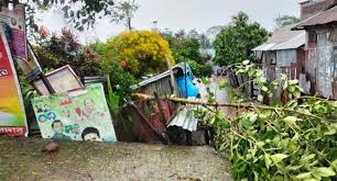 ঘূর্ণিঝড় রেমালের তাণ্ডবে পটুয়াখালীতে তিনজন নিহত, ক্ষয়ক্ষতির পরিমাণ বিপুল