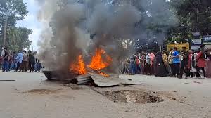 রাজশাহী, ফরিদপুর, খুলনা ও পঞ্চগড়ে বৈষম্যবিরোধী আন্দোলনে আওয়ামী লীগের কার্যালয়ে আগুন, ভাঙচুর