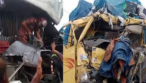 বগুড়ায় বাস-কাভার্ডভ্যান সংঘর্ষে-৪ নিহত, আহত ৮