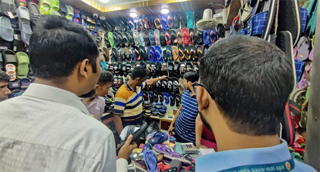 নামীদামী ব্র্যান্ডের নকল পণ্যের বিরুদ্ধে অভিযান