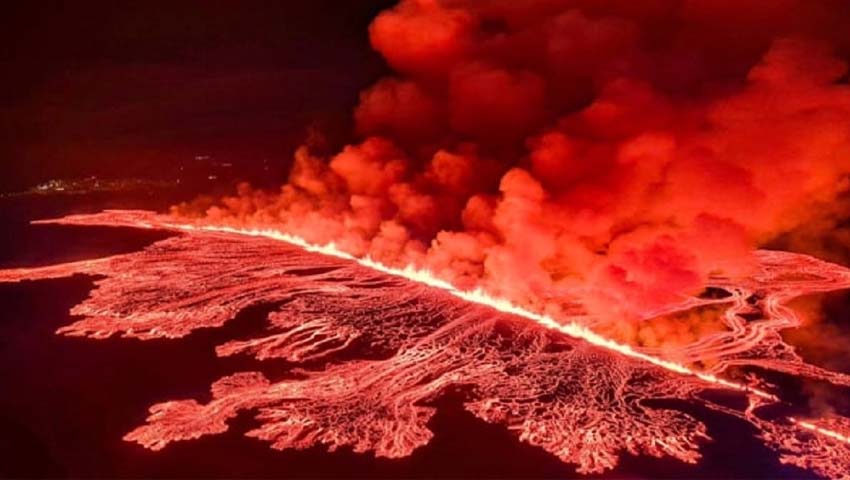 বরফের দ্বীপে আগ্নেয়গিরির লাভা পড়ছে চারদিক