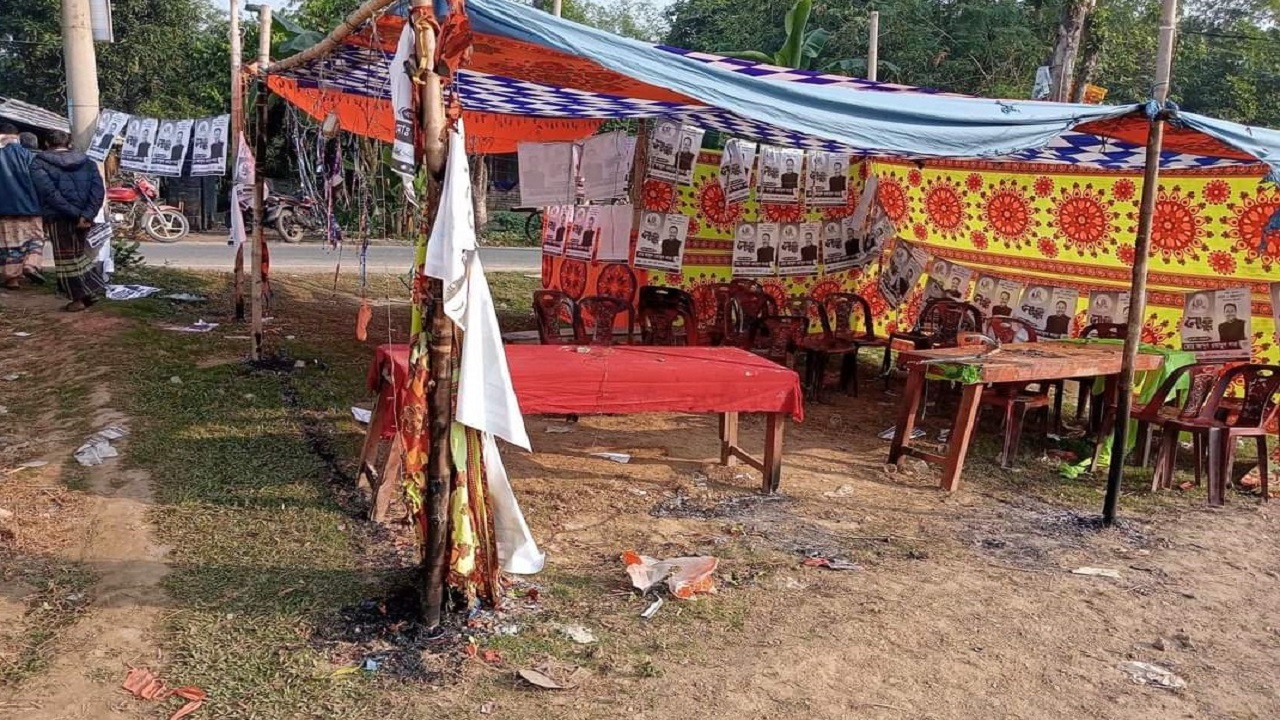 নৌকার নির্বাচনী অফিসে আগুন