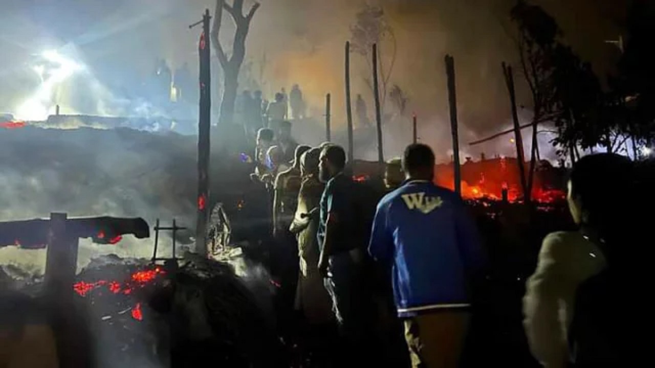 ৫০ বসতঘর পুড়ে ছাই, উখিয়ায় রোহিঙ্গা শিবিরে আগুন