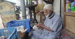 আদর্শ বই প্রেমিক ও দই বিক্রেতা পেলেন একুশে পদক পুরষ্কার