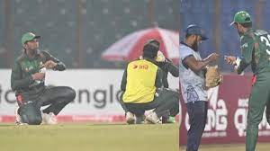 মাঠেই ইফতার রিয়াদ মুশফিকদের