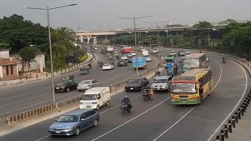 অবরোধের দ্বিতীয় দিনে সড়কে যান চলাচল বেড়েছে