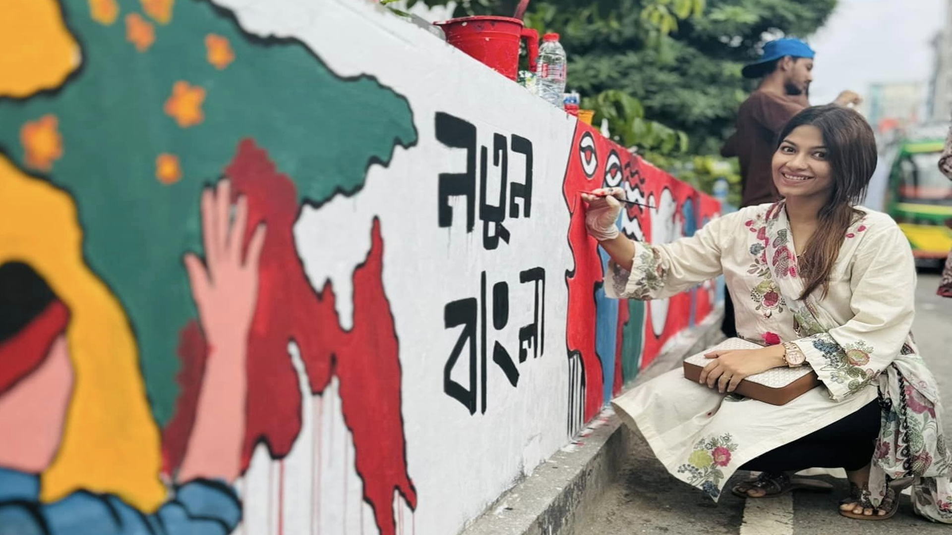 নতুন বাংলাদেশের স্বপ্ন বাস্তবায়নে রাস্তায় গ্রাফিতি আঁকছেন-পারসা ইভানা