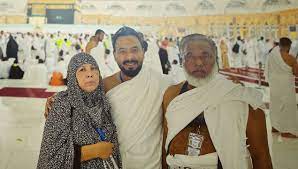 পলাশ মা বাবার সাথে ওমরাহ হজ্বে