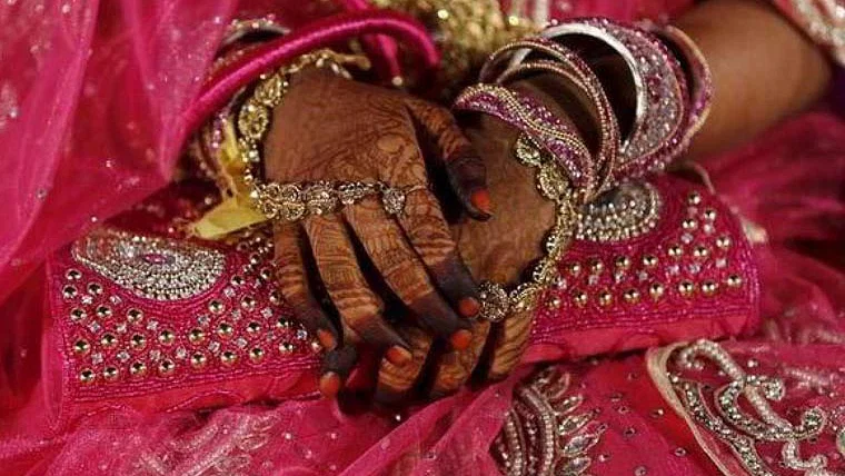 ১০ শিক্ষার্থীকে সাইকেল উপহার বাল্যবিবাহ বন্ধের পর লেখাপড়া চালিয়ে যাওয়া