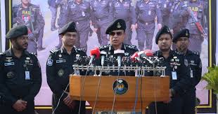 ট্রেনে আগুন দেওয়ায় আটক ৯