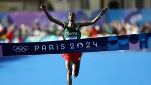 টোকিও অলিম্পিকে ম্যারাথনে স্বর্ণপদক জিতে নতুন রেকর্ড গড়লেন তামিরাত তোলা