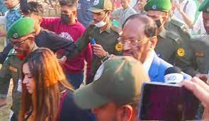 বইমেলা থেকে বের করে দেওয়া হলো মুশতাক-তিশাকে