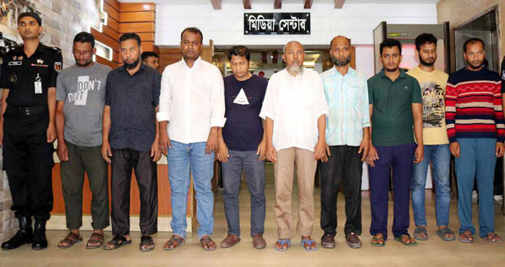 ট্রেনের টিকিট কালোবাজারি চক্রের মূলহোতাসহ গ্রেপ্তার