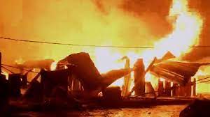 উত্তরায় কাঁচাবাজারের আগুন, ১৬ দোকান পুড়ে ছাই