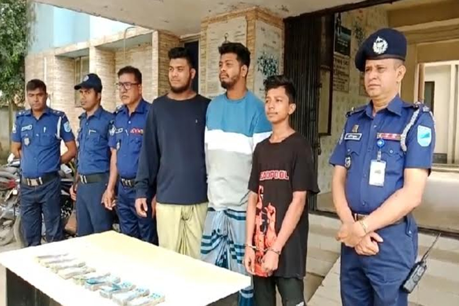 ভৈরবে ৪ ছিনতাইকারী গ্রেফতার